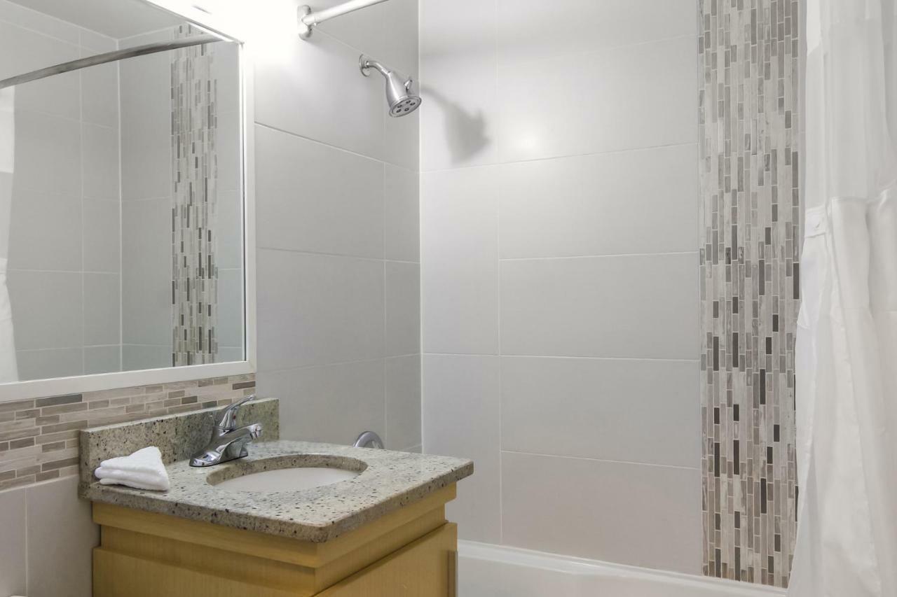 Red Lion Inn & Suites אבוטספורד מראה חיצוני תמונה